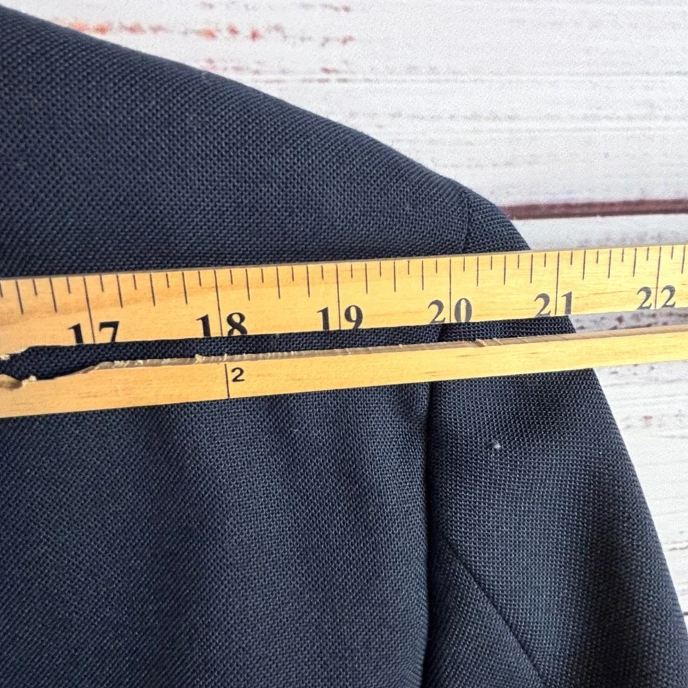 Vintage Navy Blue Blazer 44R Worsted Wool Blend Gold Crest Buttons Preppy Ivy